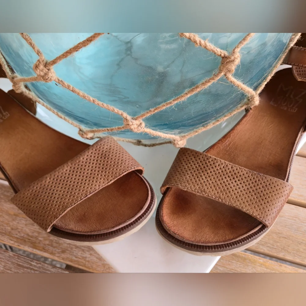 Miz Mooz Perforated Leather Sandals Strap Ankle Women 40 9 9.5 Casual Summer EUC - Picture 14 of 15